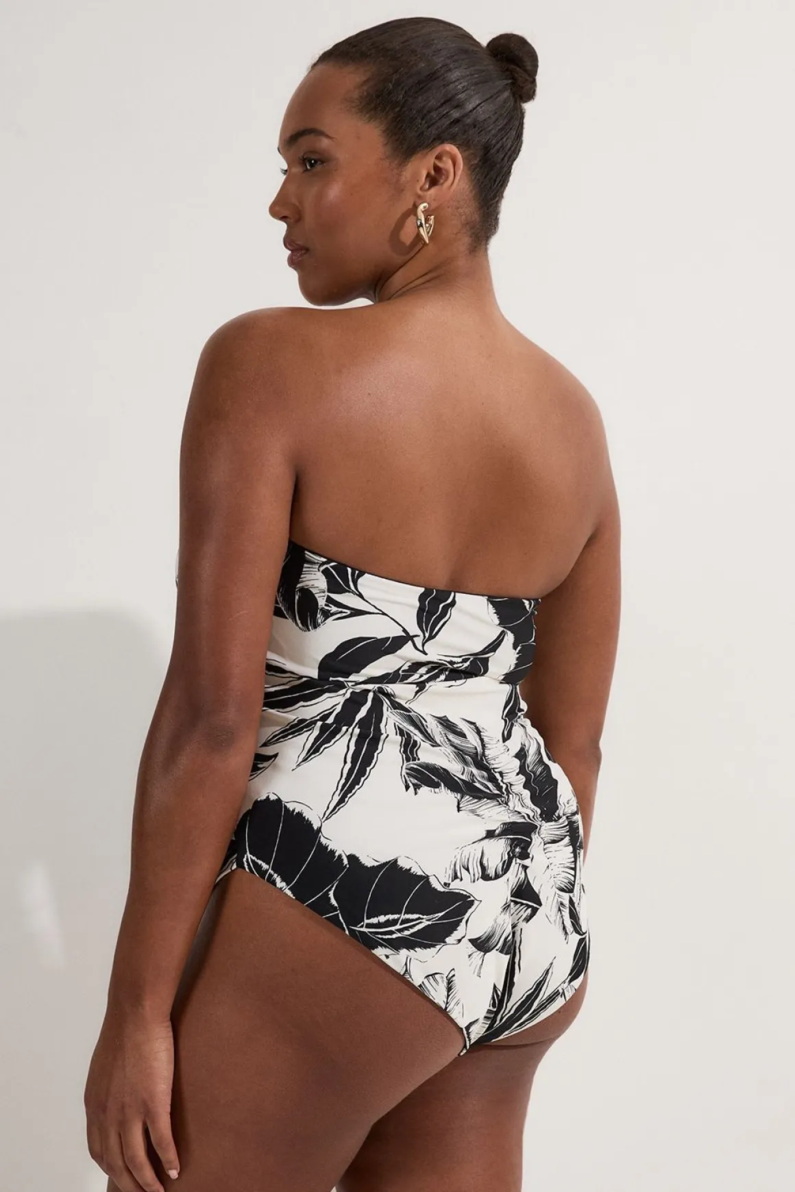 Maillot de bain grande taille échancré en tissu fluide à imprimé palmier