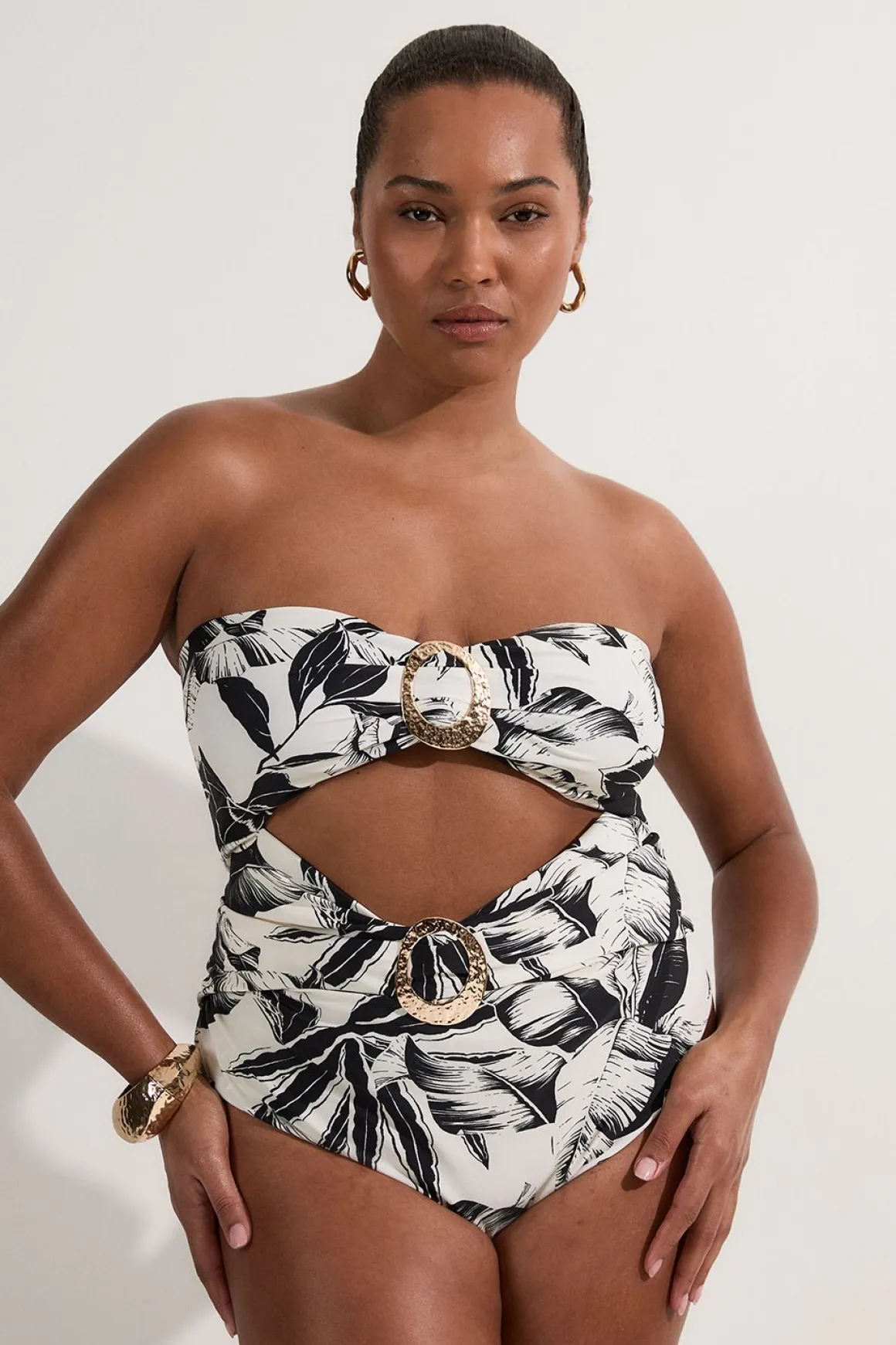 Maillot de bain grande taille échancré en tissu fluide à imprimé palmier