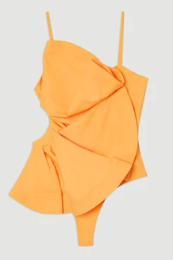 Maillot de bain jambe haute à volants dramatiques et à brides