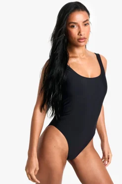 boohoo Maillot de bain Petite Swimwear Essentials à encolure carrée<Femme Maillots De Bain|Tenues De Plage