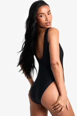 boohoo Maillot de bain Petite Swimwear Essentials à encolure carrée<Femme Maillots De Bain|Tenues De Plage