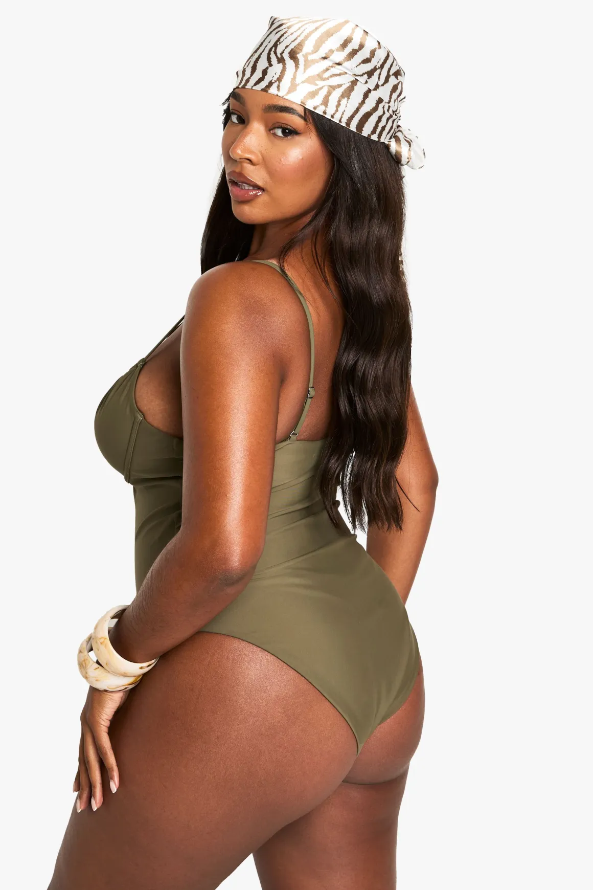 Maillot de bain sous armatures à bonnets ruched avec garniture en coquille