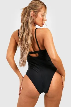 Maillot de bain une pièce à décolleté plongeant à trou de serrure