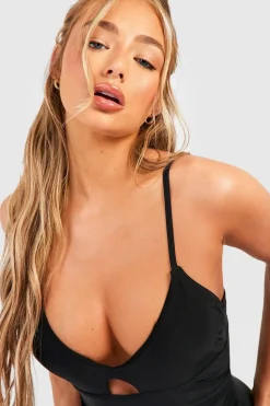 Maillot de bain une pièce à décolleté plongeant à trou de serrure