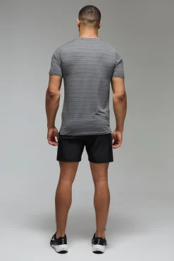 boohooMAN Man Active Engineered Performance Regular Fit T-shirt<Homme Tout Afficher|Tout Afficher Activewear