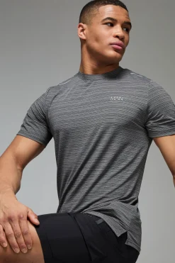 boohooMAN Man Active Engineered Performance Regular Fit T-shirt<Homme Tout Afficher|Tout Afficher Activewear
