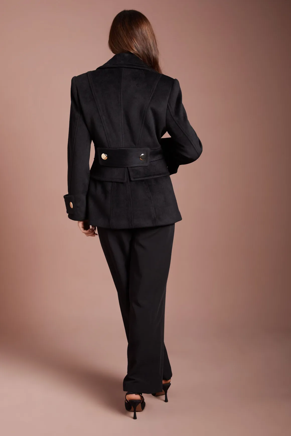 Manteau Bleu Marine À Col Large Avec Détails Boutonnés