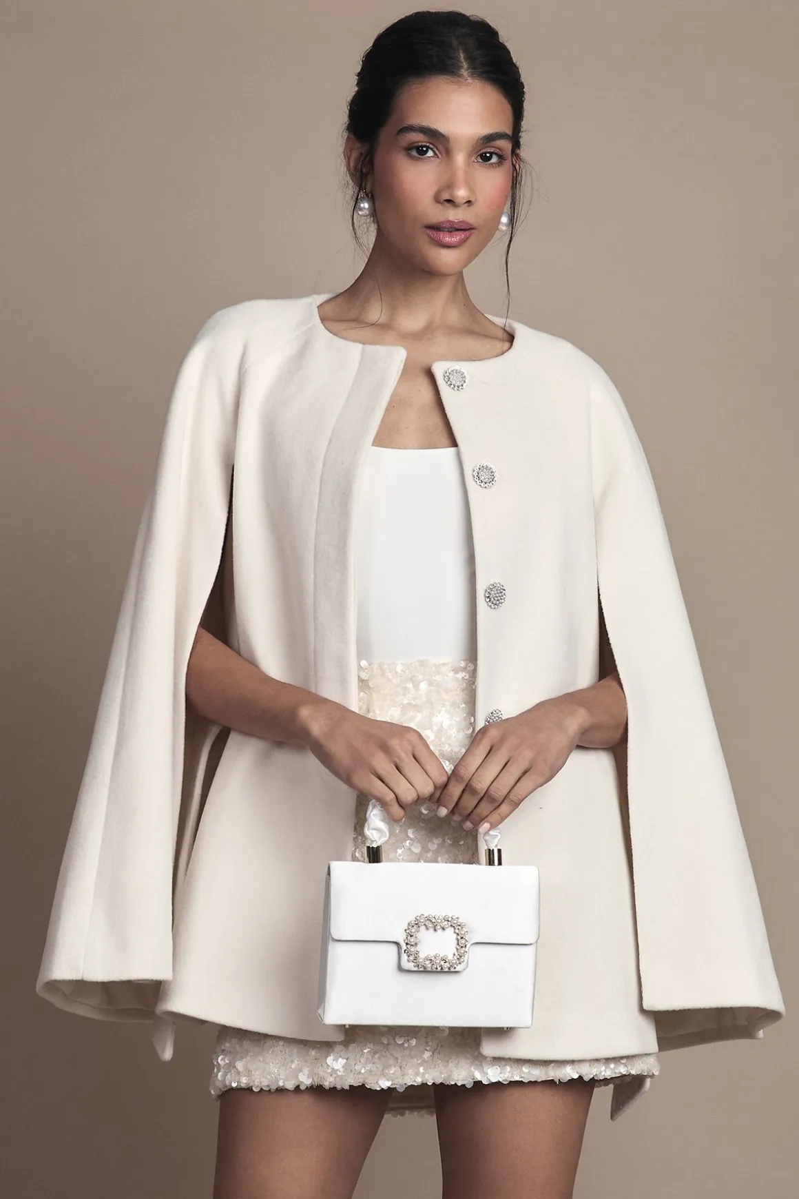 Manteau Cape Court Blanc Ceinturé pour Occasions Spéciales