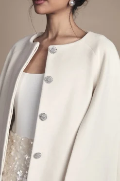 Manteau Cape Court Blanc Ceinturé pour Occasions Spéciales