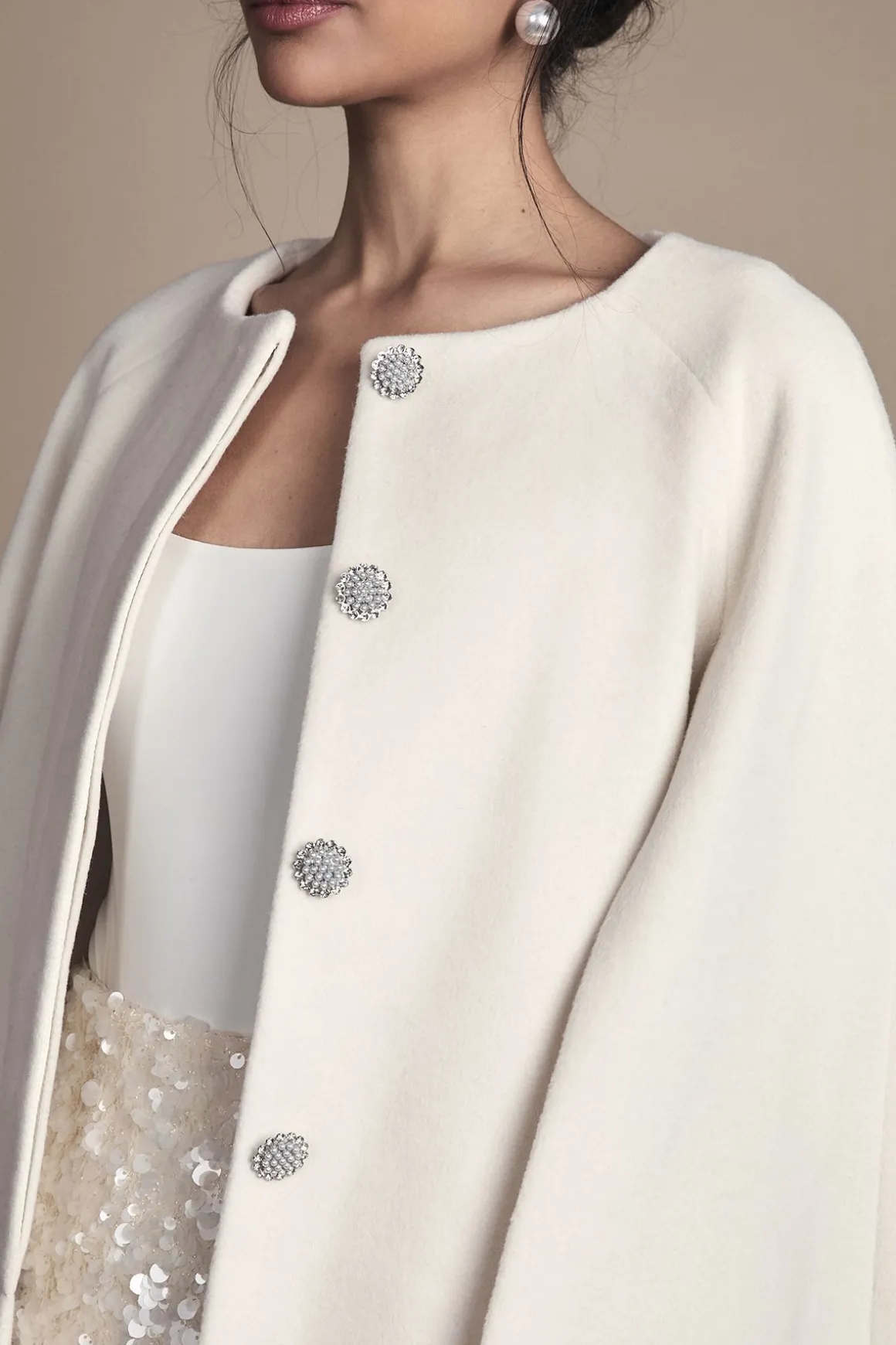 Manteau Cape Court Blanc Ceinturé pour Occasions Spéciales