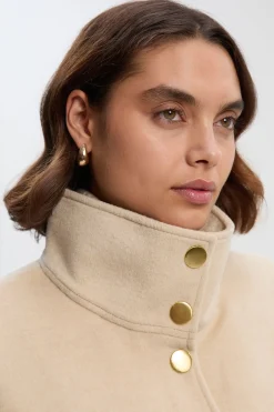 Manteau Court Ajusté en Laine Brossée à Col Cheminée