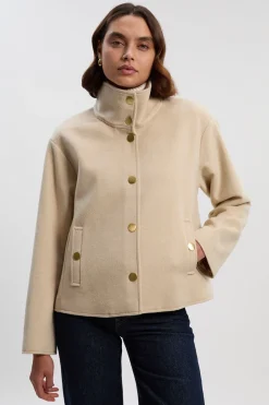Manteau Court Ajusté en Laine Brossée à Col Cheminée