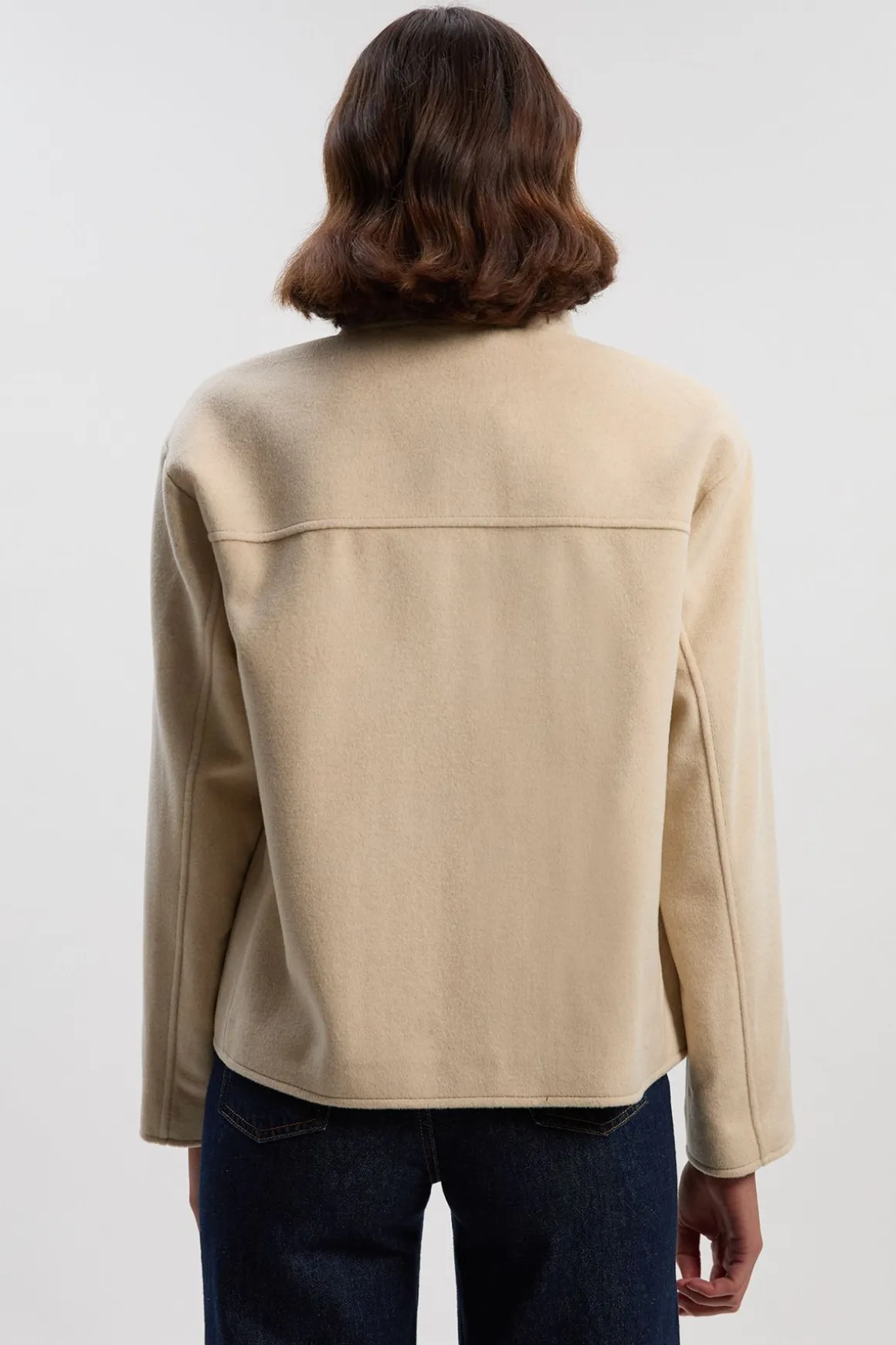 Manteau Court Ajusté en Laine Brossée à Col Cheminée