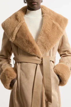 Manteau Court Ceinturé avec Col et Poignets en synthétique
