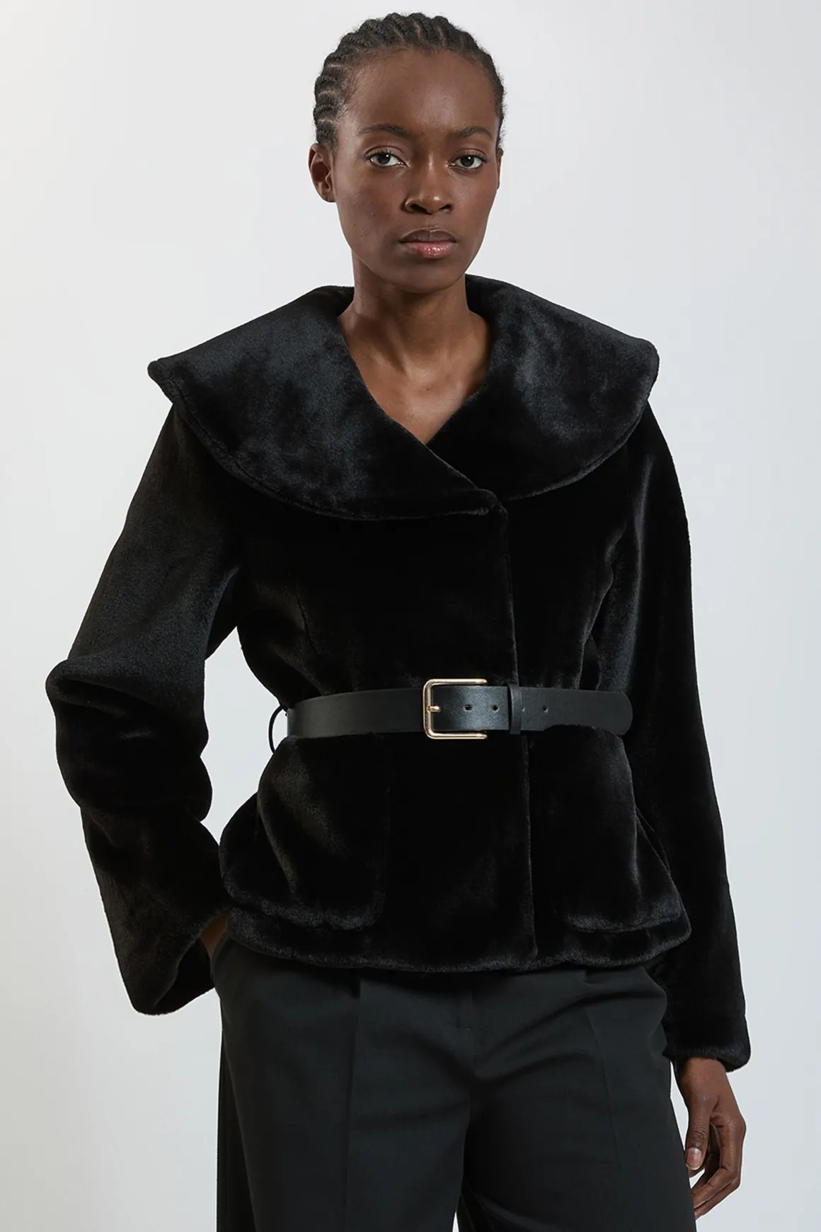 Manteau Court Ceinturé À Col Surdimensionné En Synthétique