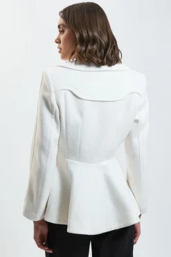 Manteau Court En Laine À Basque