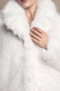 Manteau Court en synthétique Ivoire de Cérémonie