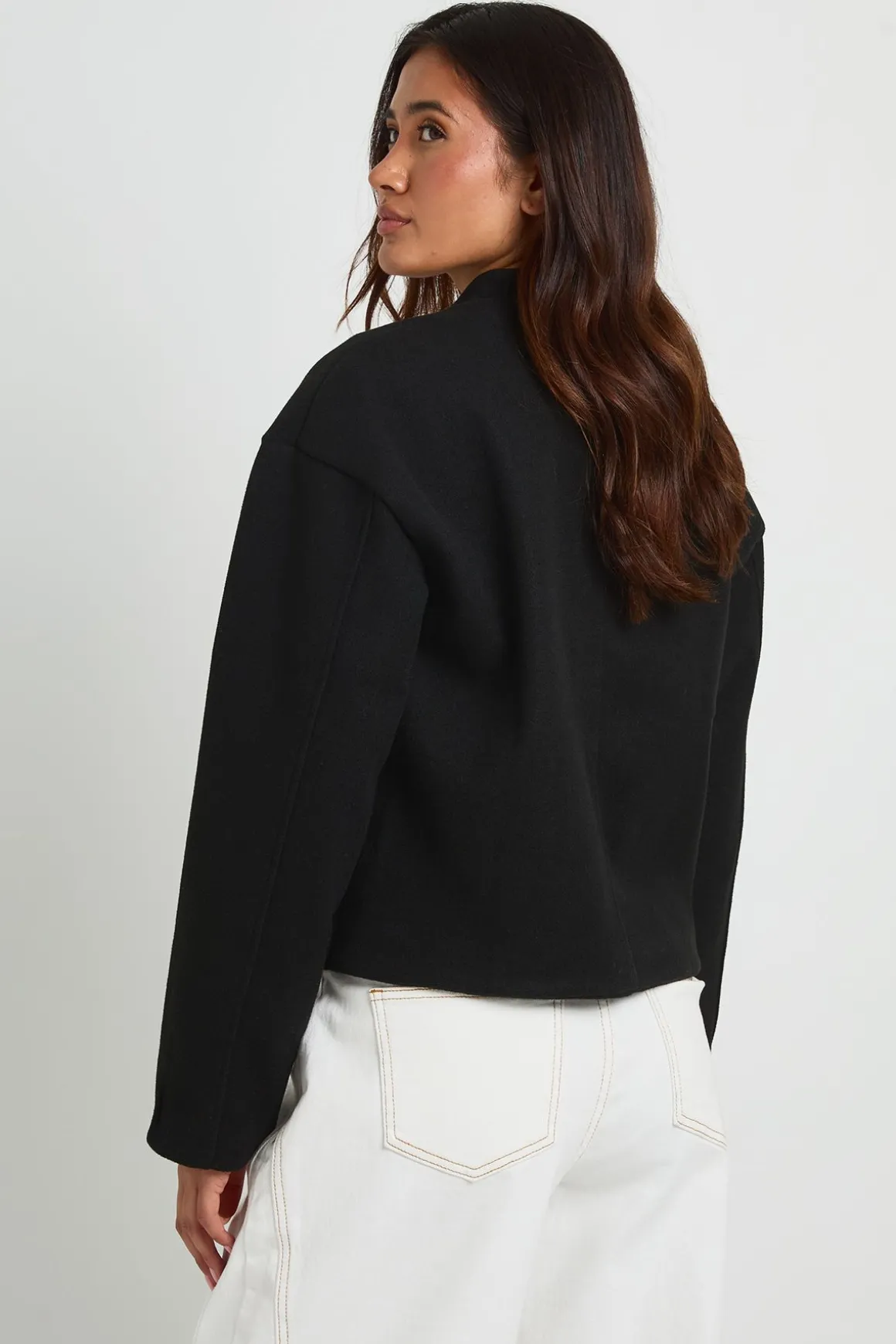 Manteau Court Façon Laine À Boutons