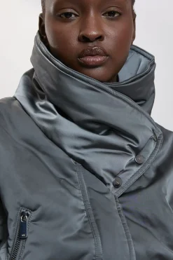 Manteau Court Matelassé À Col Croisé Drapé