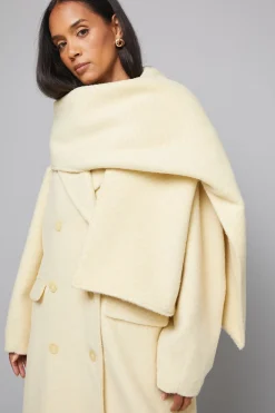 Manteau Croisé en Sergé avec Détail Écharpe