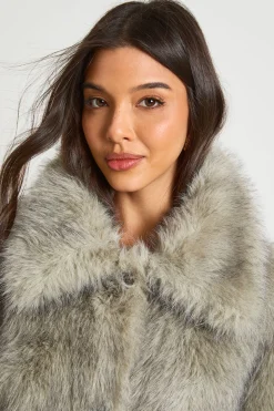 Manteau en fourrure midaxi à col boutonné