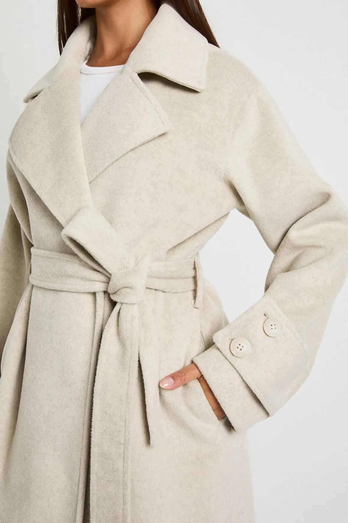 Manteau en mélange de laine avec ceinture