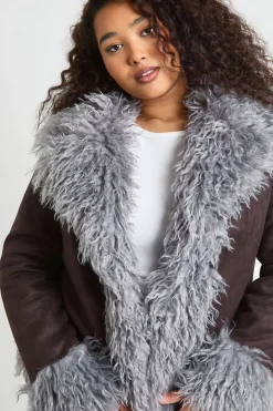 Manteau à garniture synthétique au style suédé