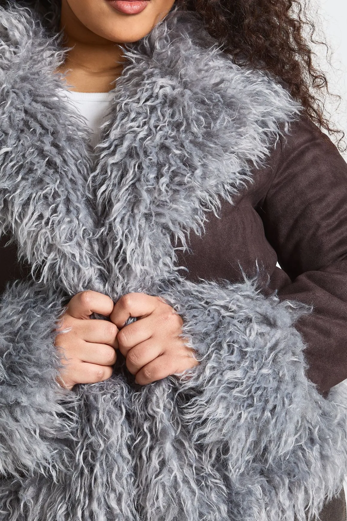 Manteau à garniture synthétique au style suédé