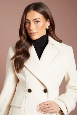 Manteau Ivoire À Col Large Avec Détails De Boutons