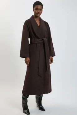 Manteau Long Ceinturé en Laine Brossée Coupe Ajustée