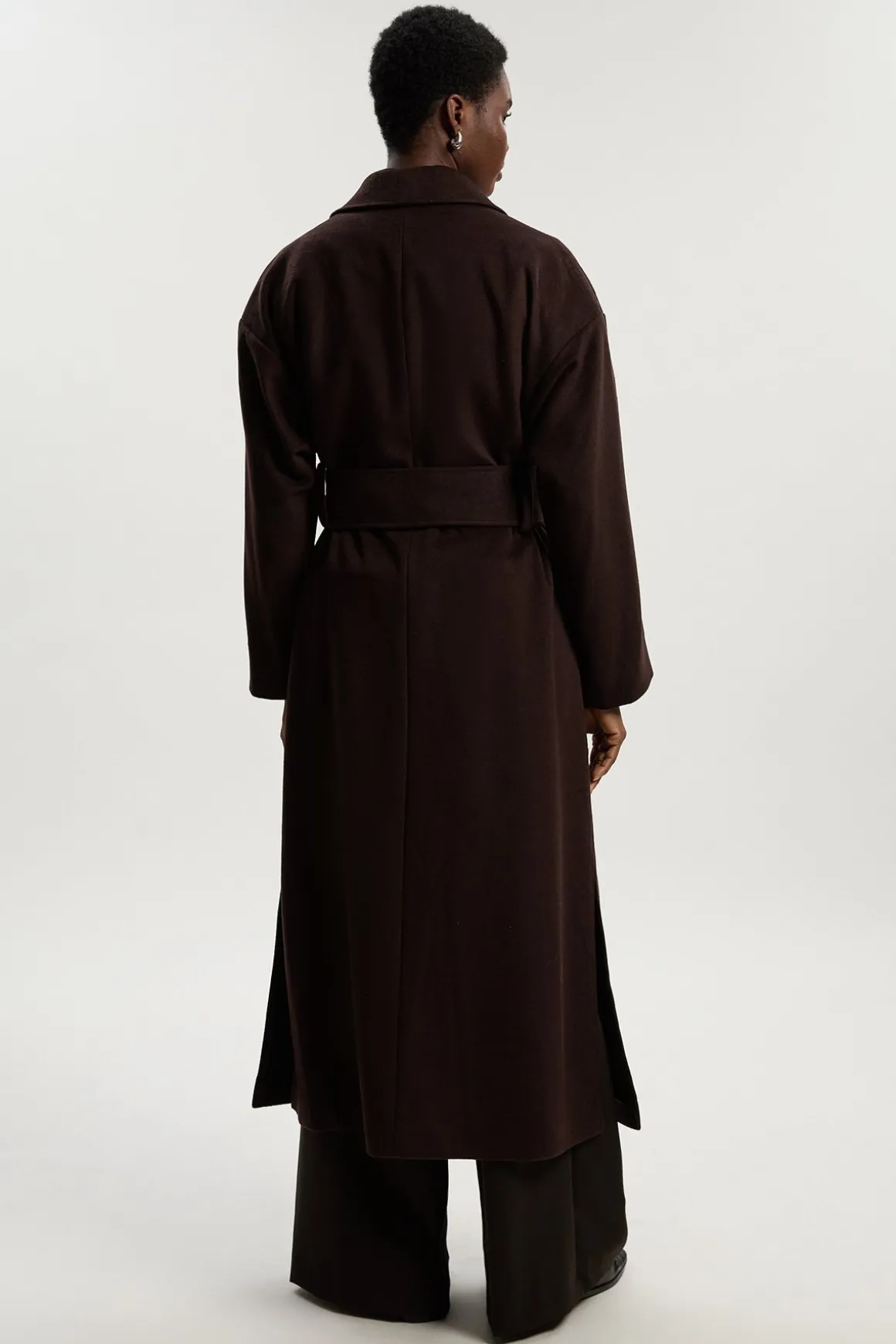 Manteau Long Ceinturé en Laine Brossée Coupe Ajustée