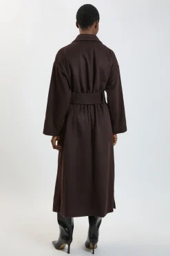 Manteau Long Ceinturé en Laine Brossée Coupe Ajustée