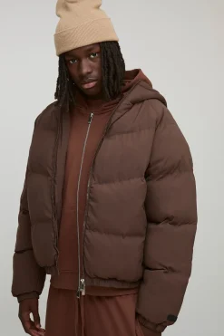 Manteau matelassé à capuche pour homme en coupe régulière, en marron