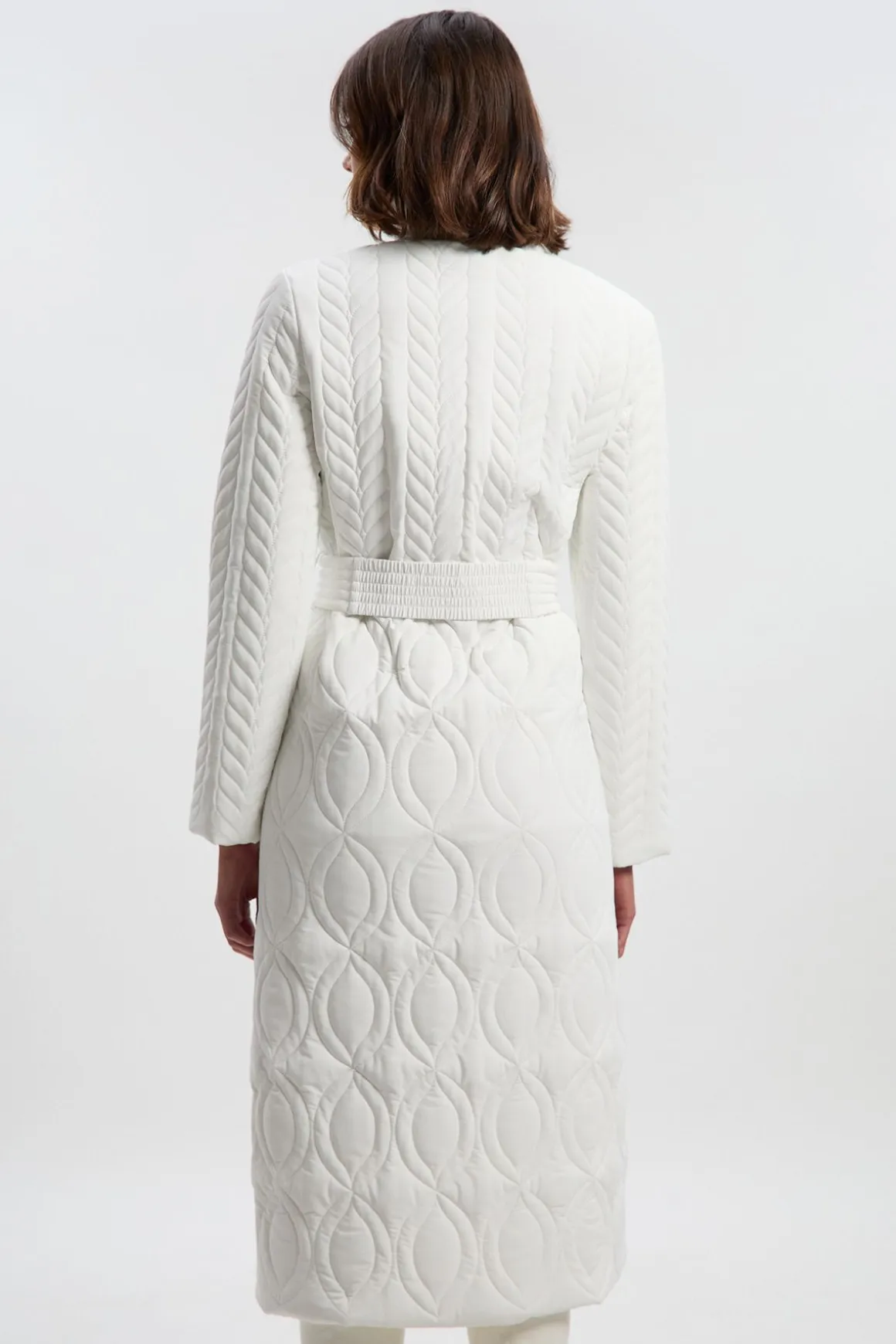 Manteau Matelassé Mi-Long à Ceinture avec Détails de Coutures Multiples