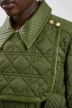 Manteau Matelassé Mi-long Ceinturé À Détails Synthétique
