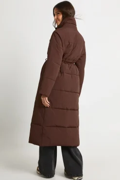 Manteau maxi matelassé à détails noués