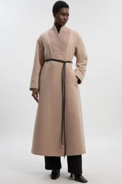 Manteau Mi-Long Ajusté en Laine Tricotée avec Col Croisé et Ceinture