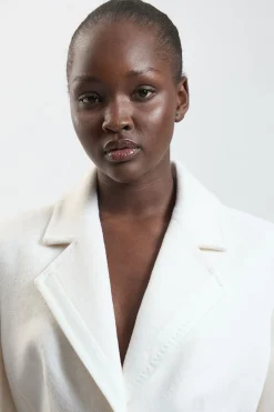 Manteau Mi-long Ajusté En Laine Avec Jupe Ample Et Détail Satin