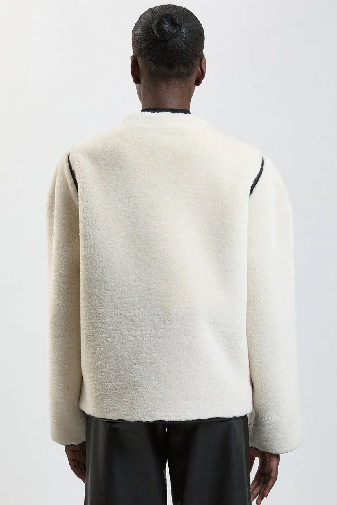 Manteau Petite En Synthétique À Pointes Avec Fermoir Tournant