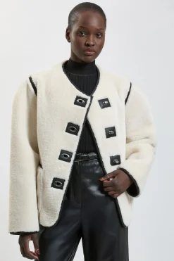 Manteau Petite En Synthétique À Pointes Avec Fermoir Tournant