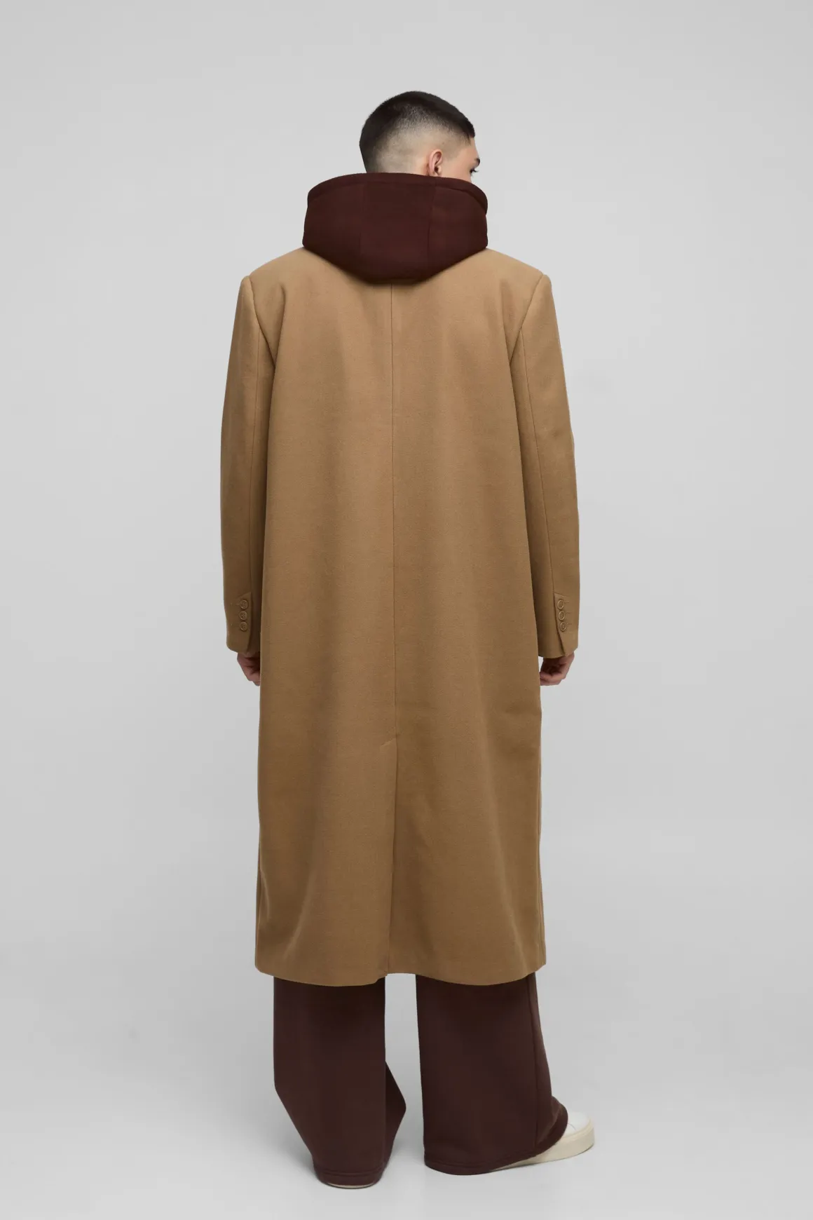 Manteau surdimensionné avec couche en jersey à capuche factice en beige