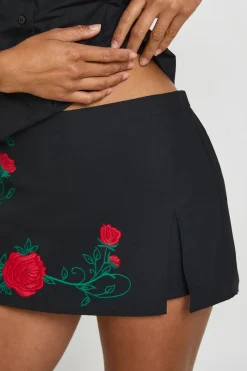 boohoo Mini-jupe Brodée En Popeline Petite<Femme Jupes|Jupes