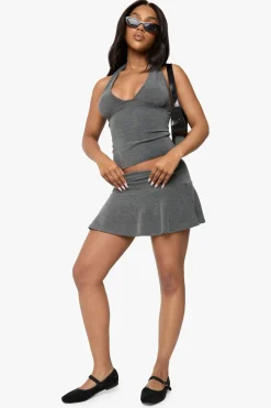 Mini-jupe côtelée avec peplum et ourlet à volants