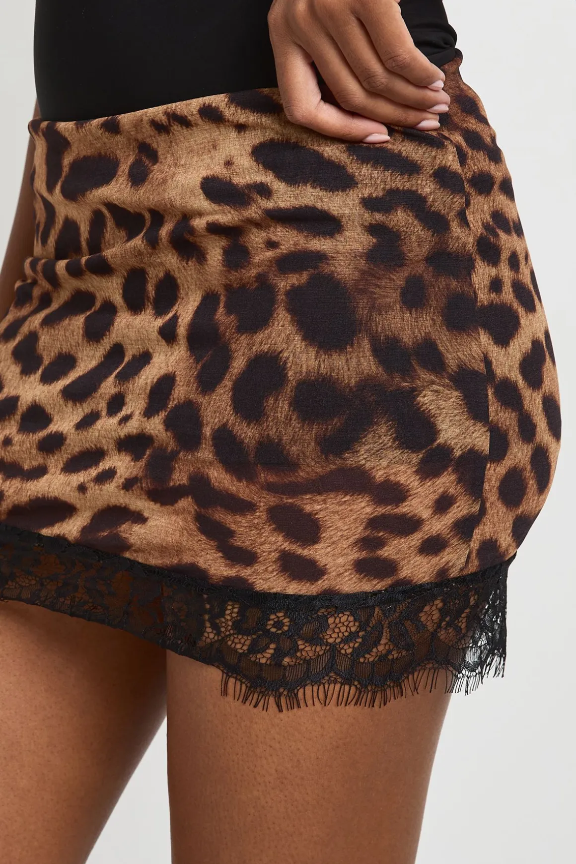 Mini-jupe En Mesh Imprimé Léopard Taille Basse Avec Bordure En Dentelle
