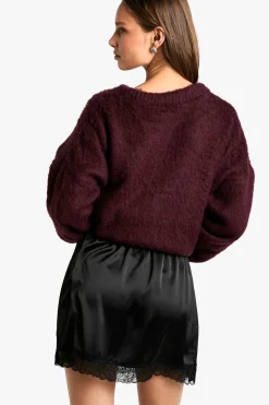 Mini-jupe en satin avec bordure en dentelle