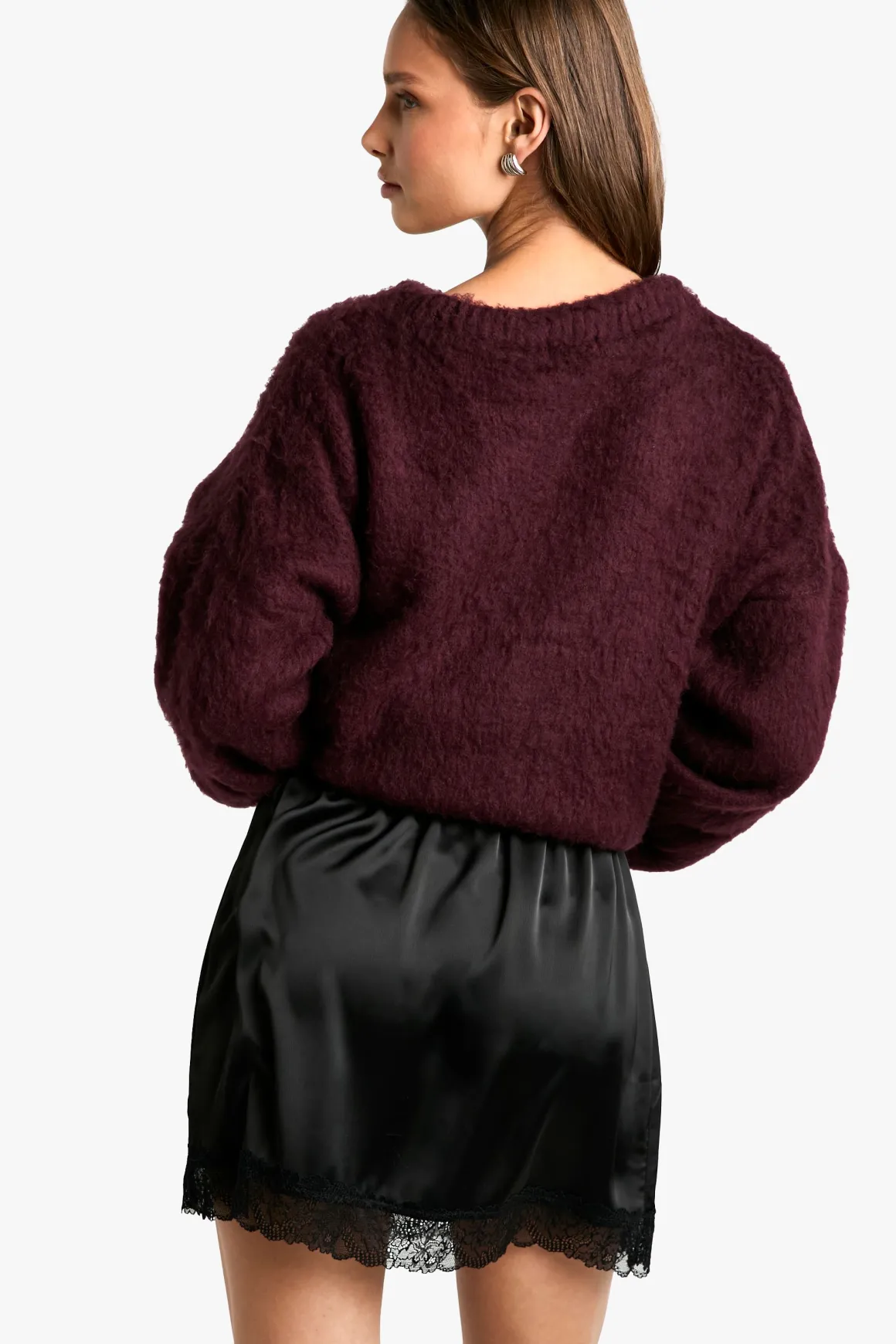 Mini-jupe en satin avec bordure en dentelle