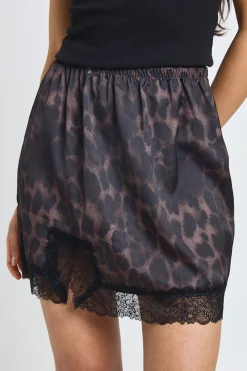 boohoo Mini-jupe En Satin Imprimé Avec Bordure En Dentelle Pour Femmes Grandes<Femme Jupes|Imprimé Léopard