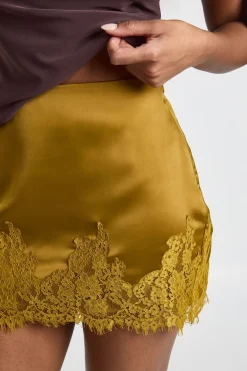 Mini-jupe en Satin à Ourlet en Dentelle