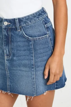 Mini-jupe Petite Avec Détails De Coutures