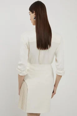 Mini-jupe Plissée Ajustée avec Détail Boucle